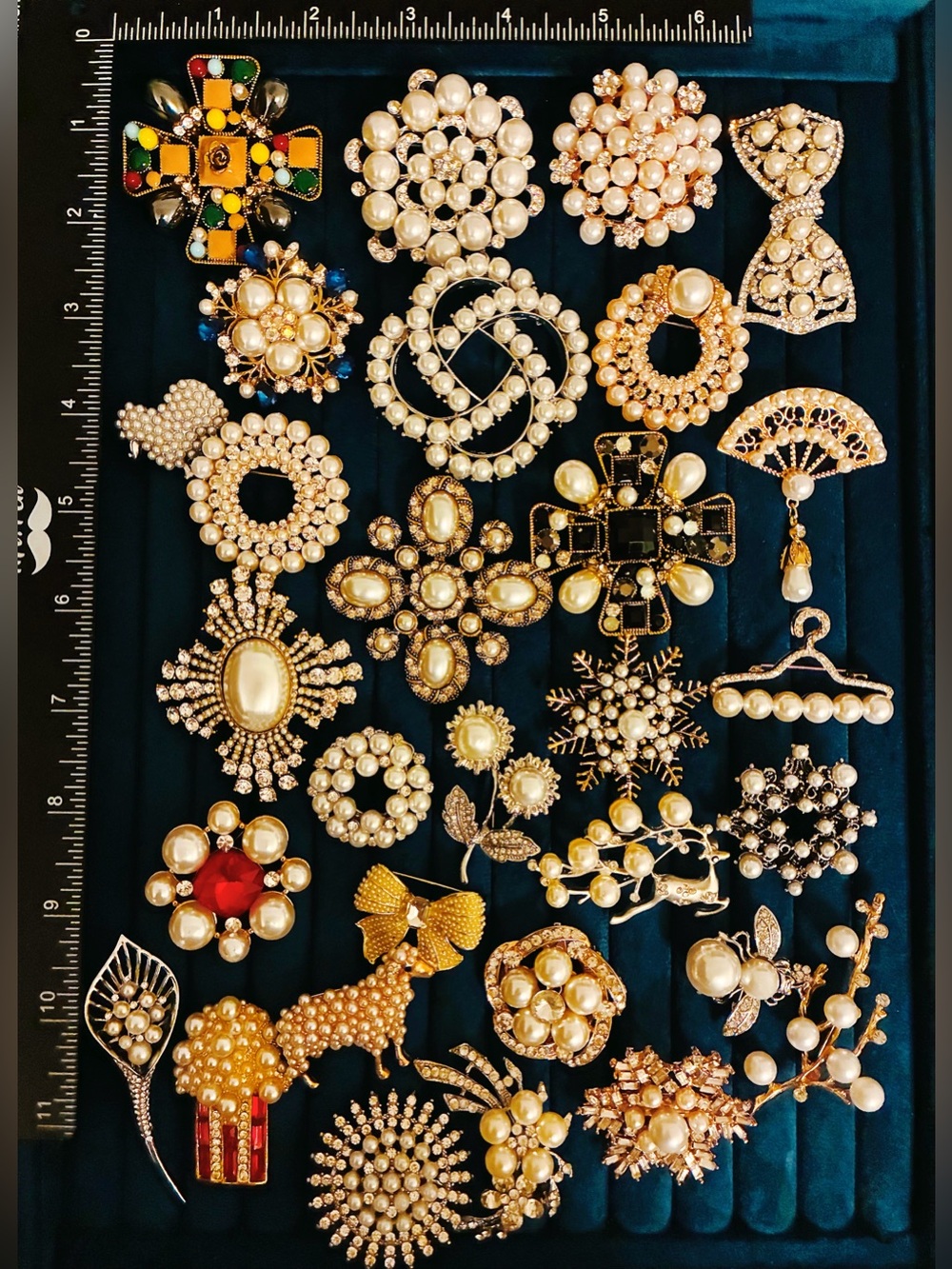Lot of 30 Pearl Rhinestone Brooch Pin Statement Flower Cross Cheep Bee